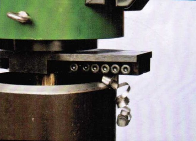 點擊查看詳細(xì)信息<br>標(biāo)題：管子坡口機(jī)工作照 閱讀次數(shù)：10826